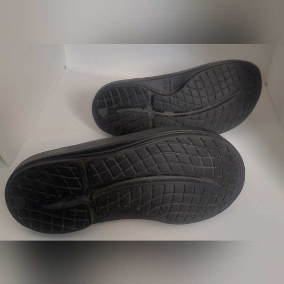 OOFOS Iridescent Slide Sandals - Black with Blue/Purple Sheen - Picture 7 of 8